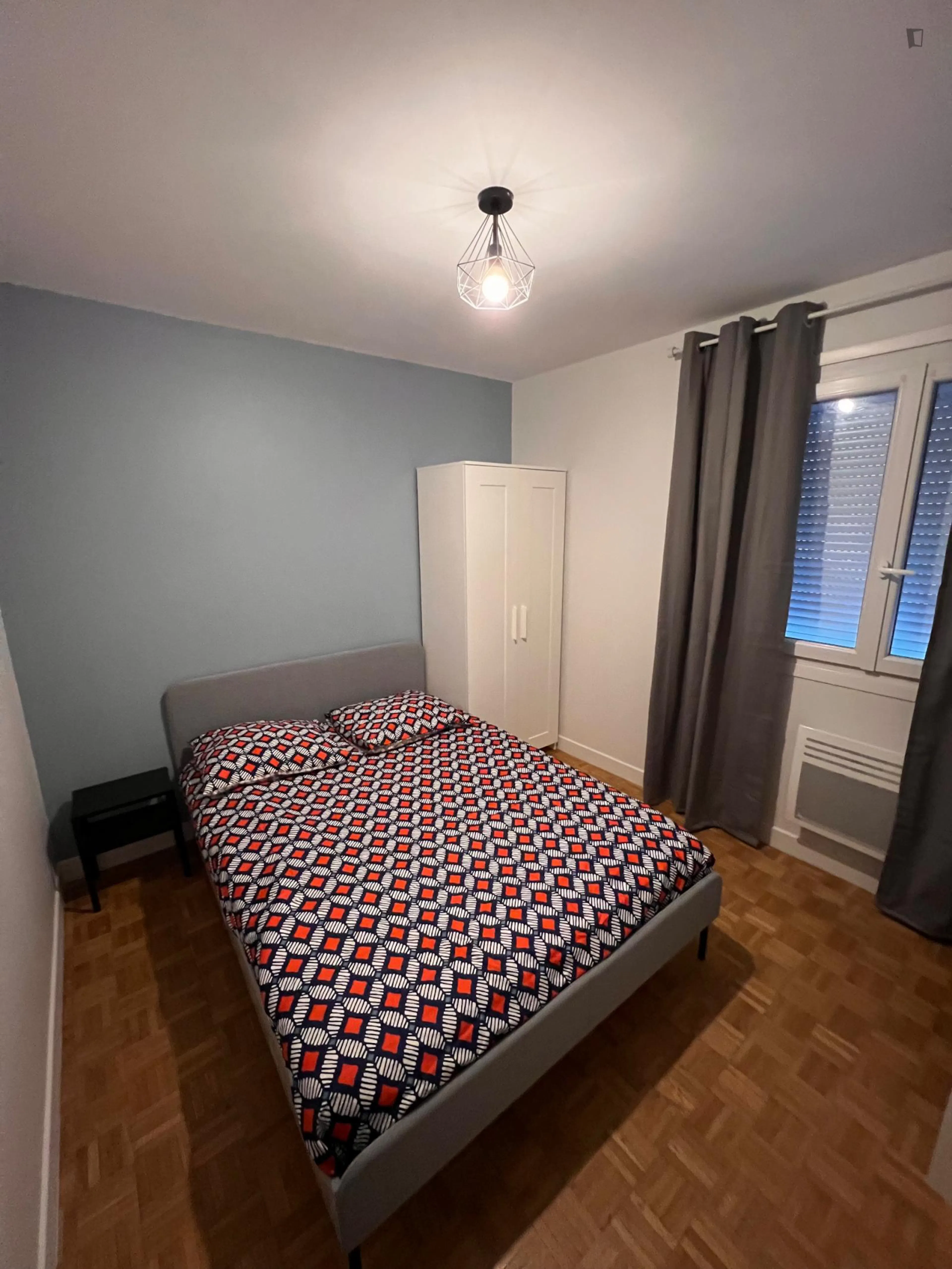 Double bedroom, with balcony, in 4-bedroom apartment