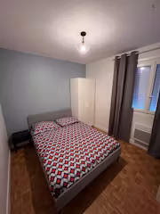 Double bedroom, with balcony, in 4-bedroom apartment-Toulouse-ROOM-1