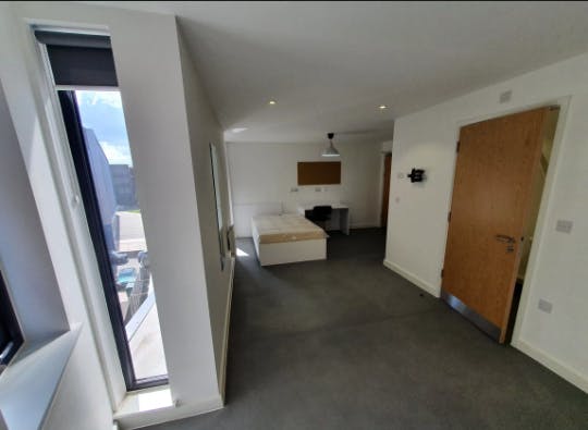 Deluxe Studio