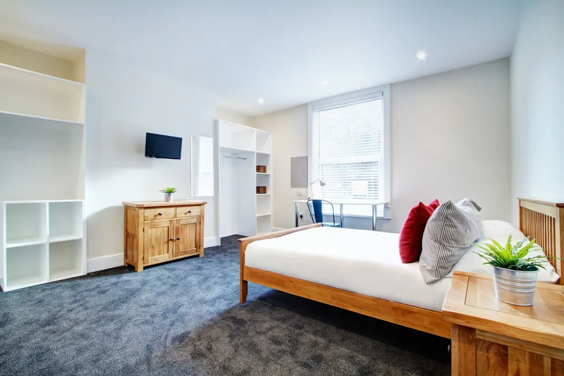 8 bedroom apartment ROOM