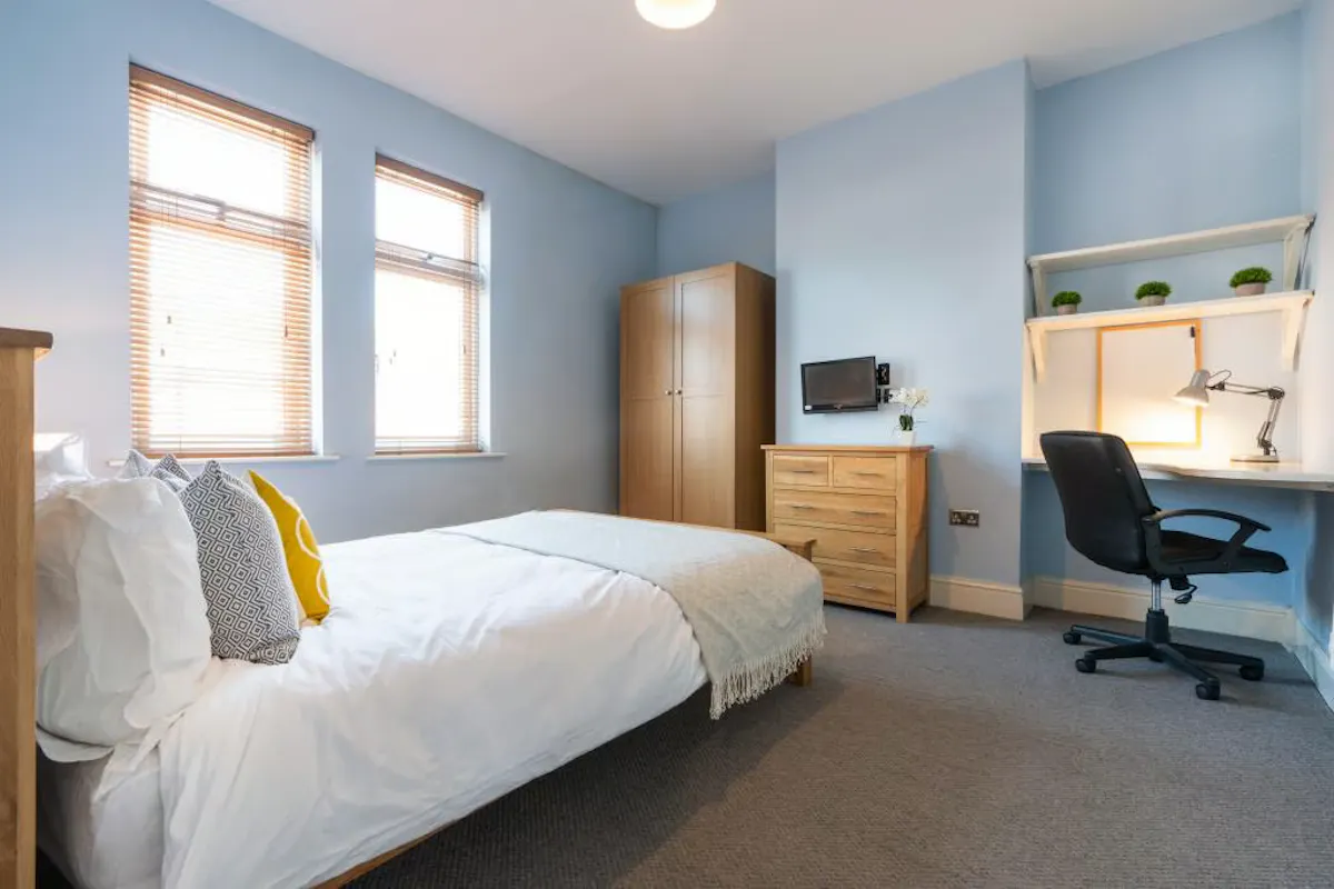 ROOM ROOM