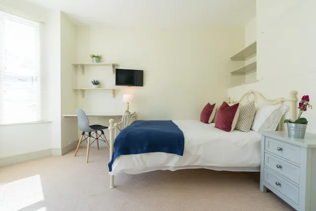 4 Bed Apartment room image 1