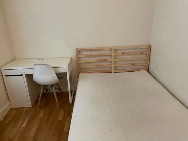 5 Bed Ensuite room image 1