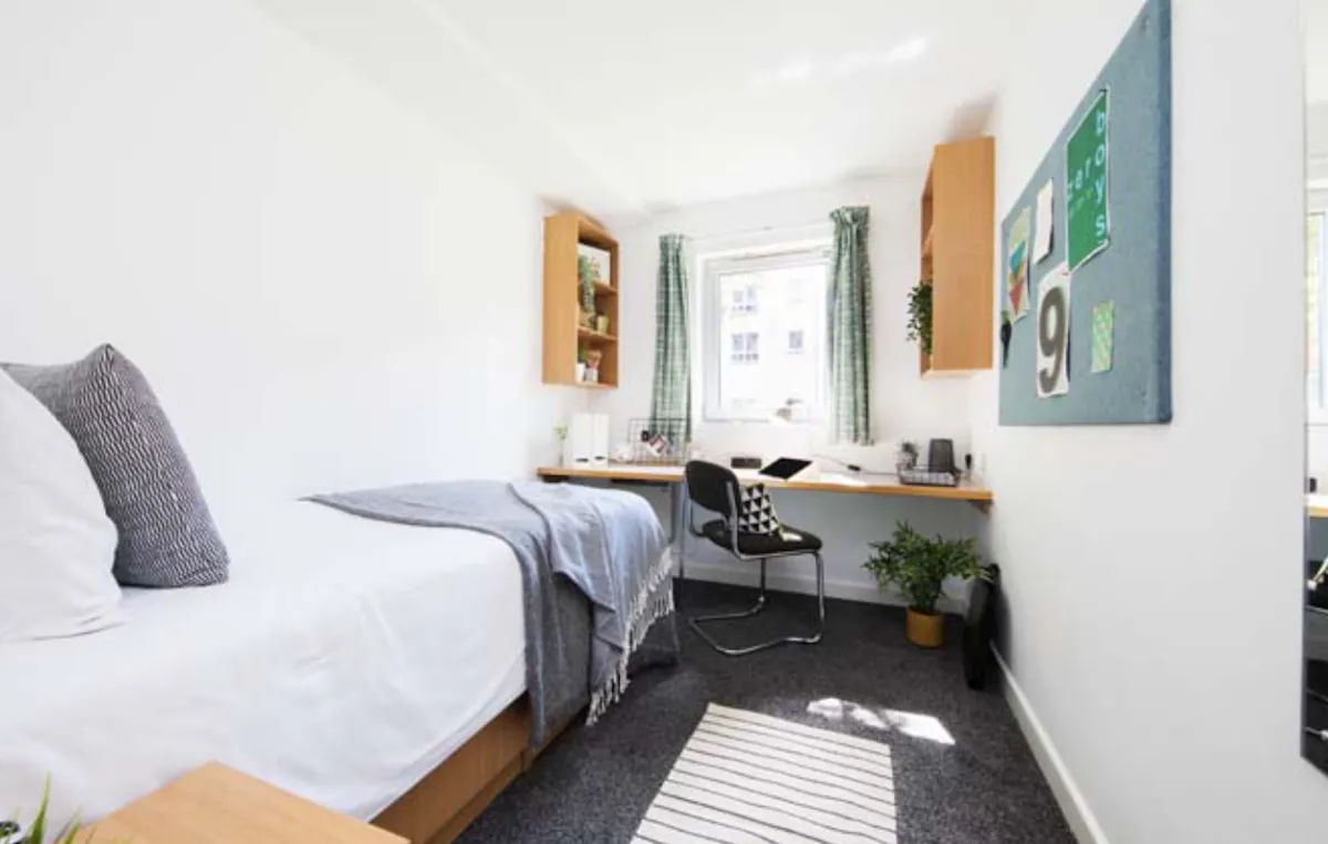 ROOM ROOM