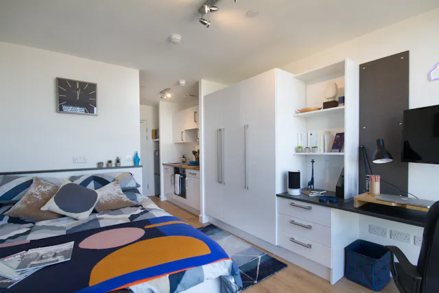 Silver River Studio Floors 7-8 room image 1