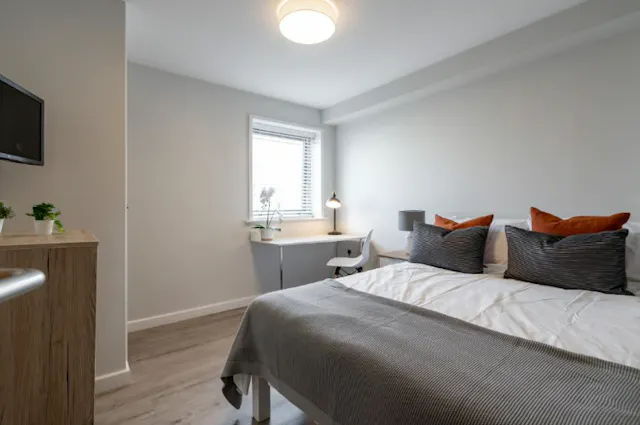 Flat 4, 6 Bedroom Apartment room image 1