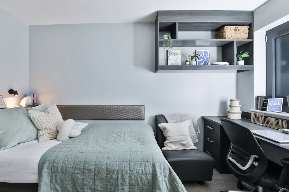 ROOM ROOM