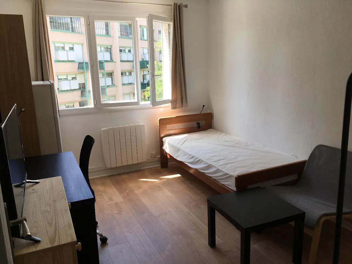 ROOM ROOM