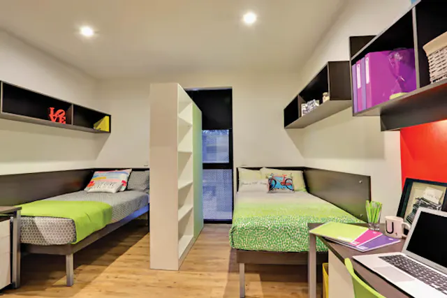 Twin Room In a 8 bedroom Apartment room image 1
