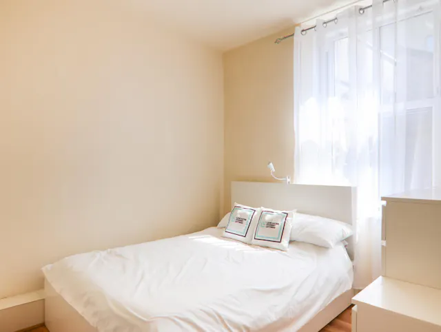 1 Bedroom Apartment room image 1