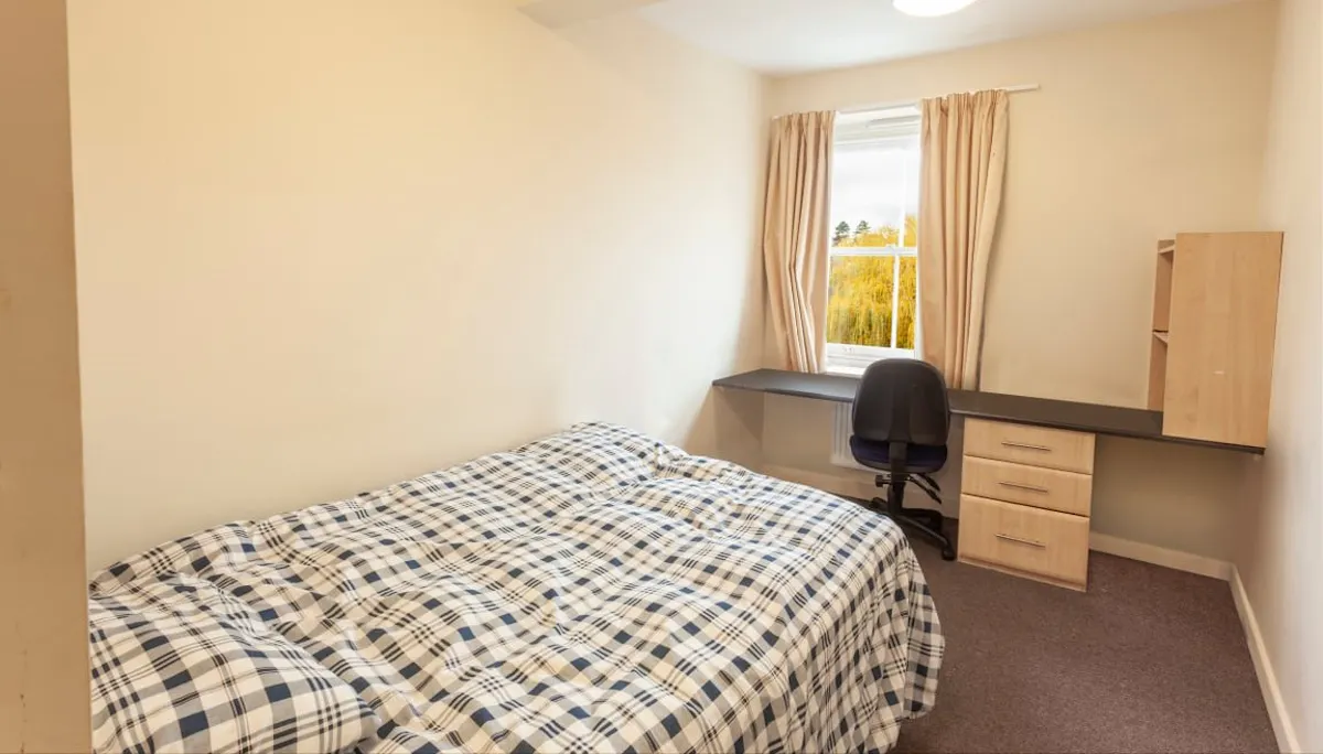 ROOM ROOM