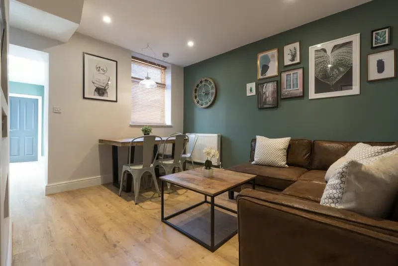4 Bed Apartment ROOM 3
