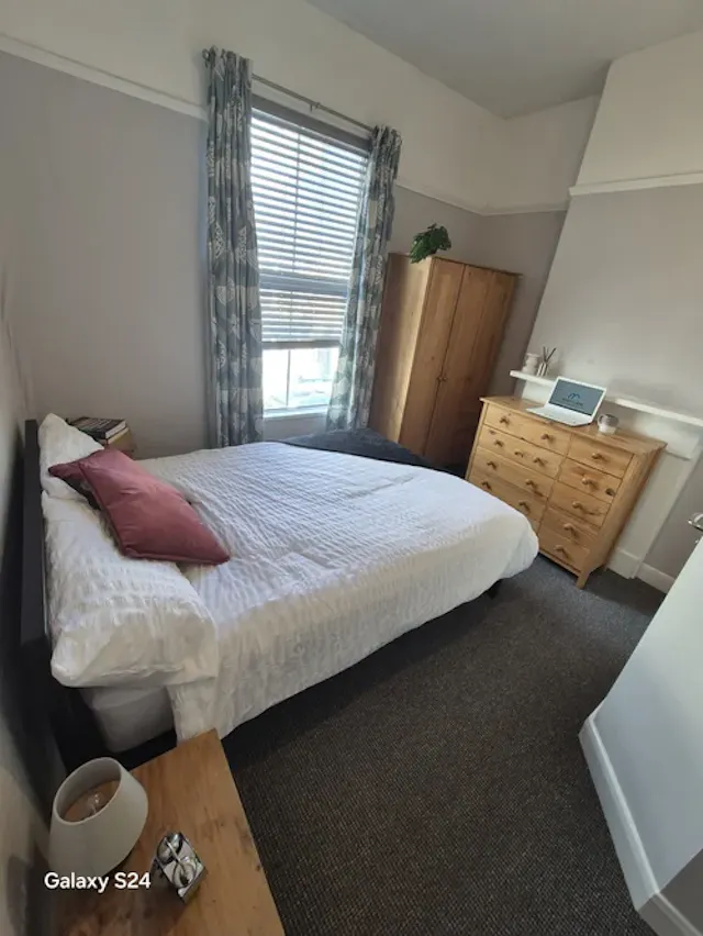 Ensuite Room room image 1