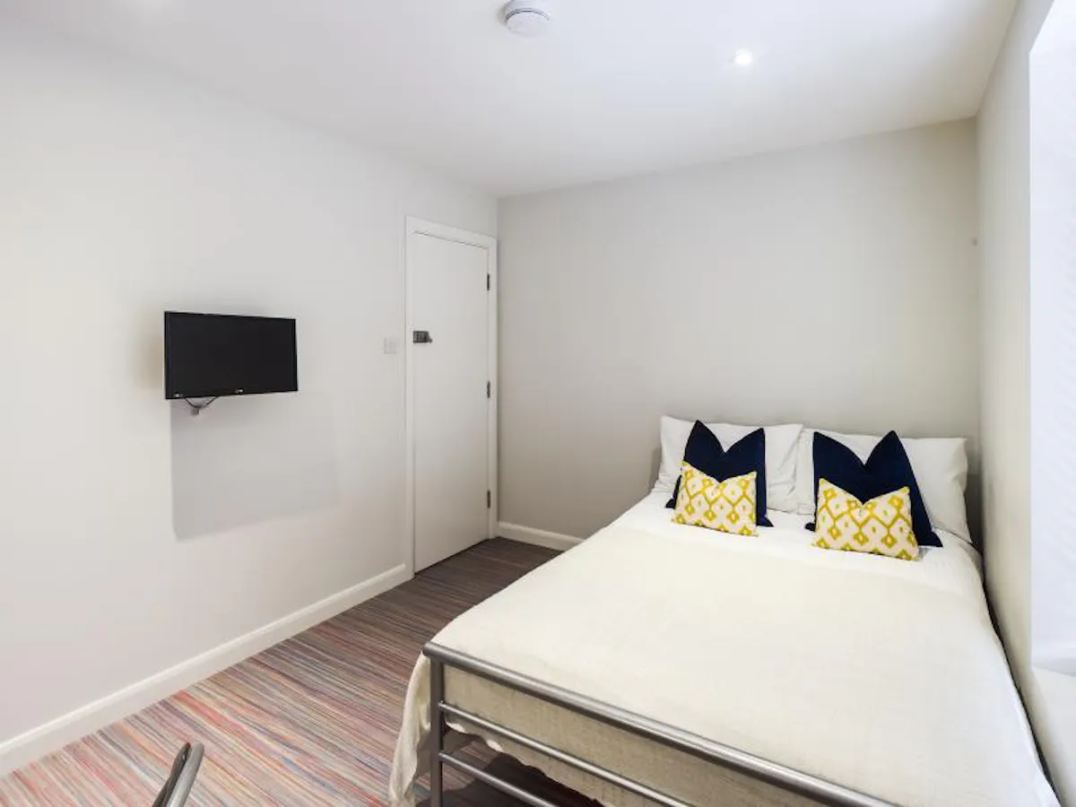 5 Bedroom Apartment ROOM