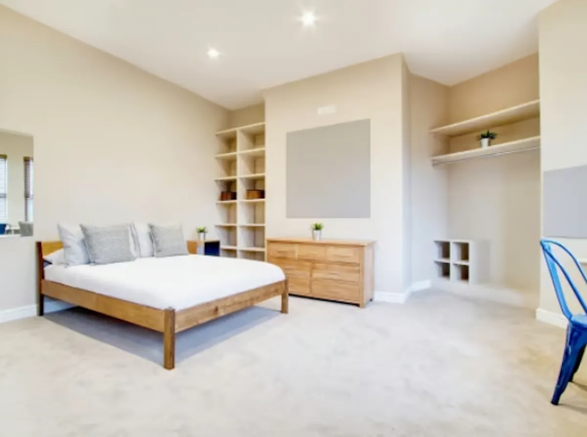 Six Bedroom Apartment ROOM