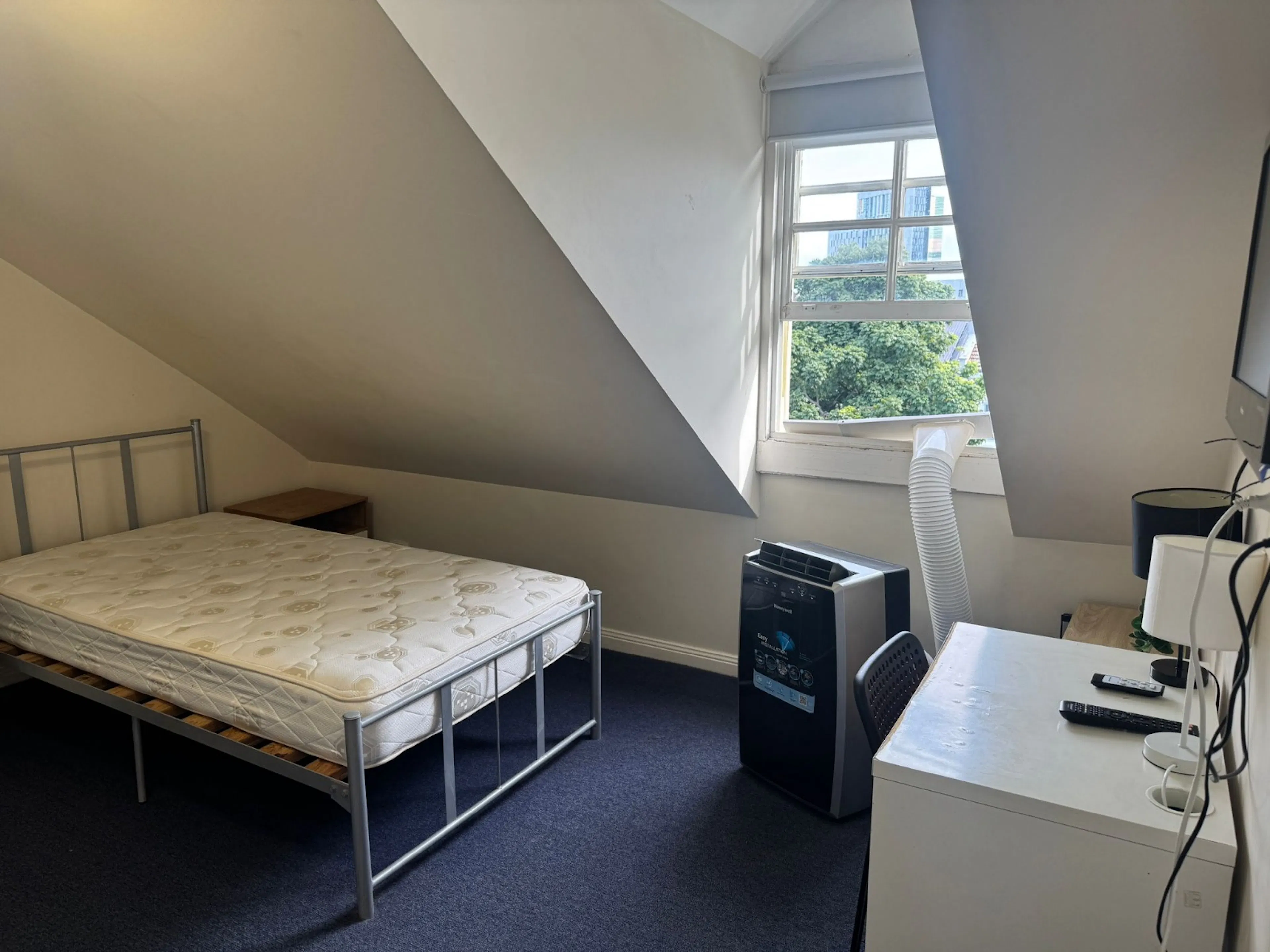 ROOM ROOM 1