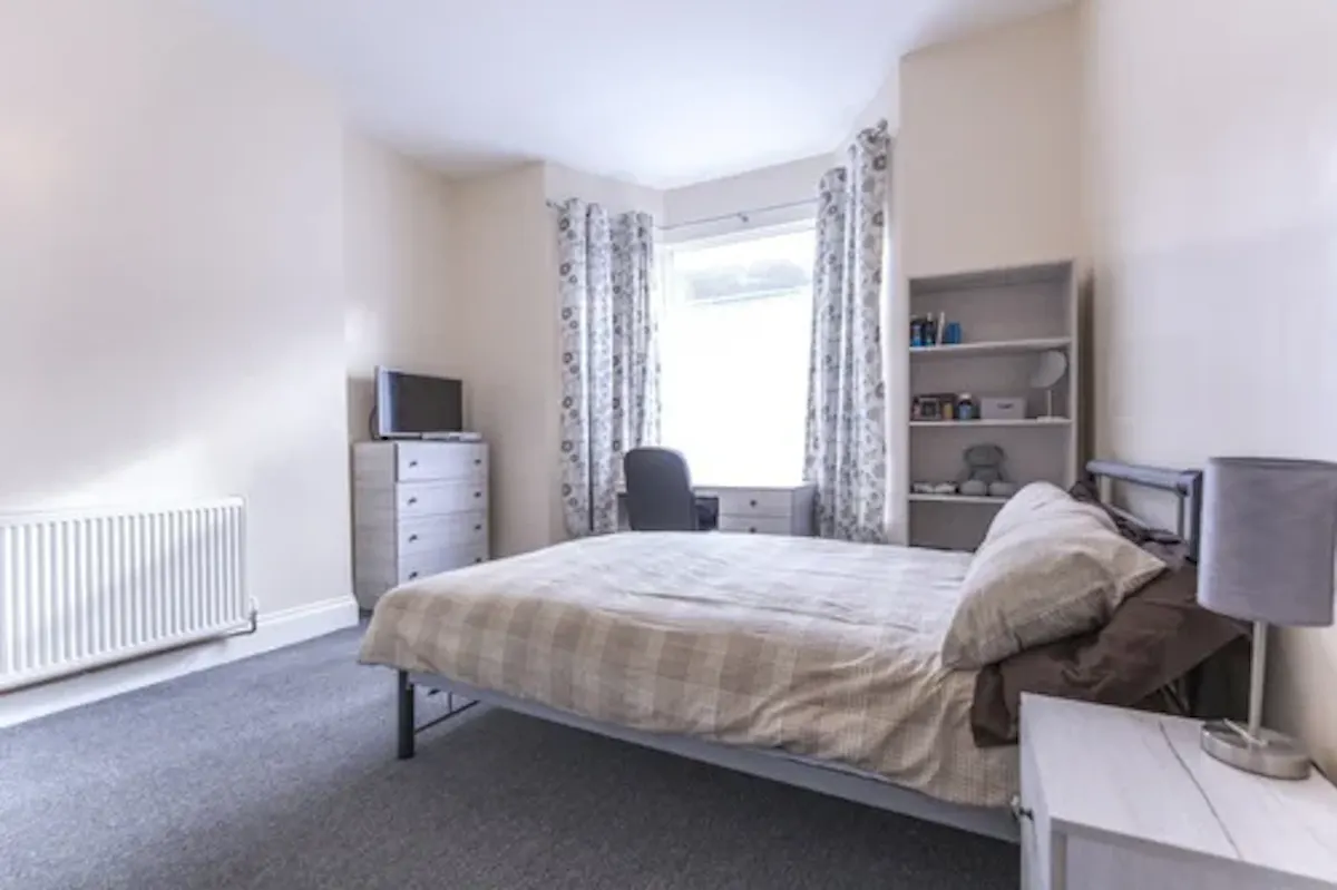 5 Bedroom Apartment ROOM