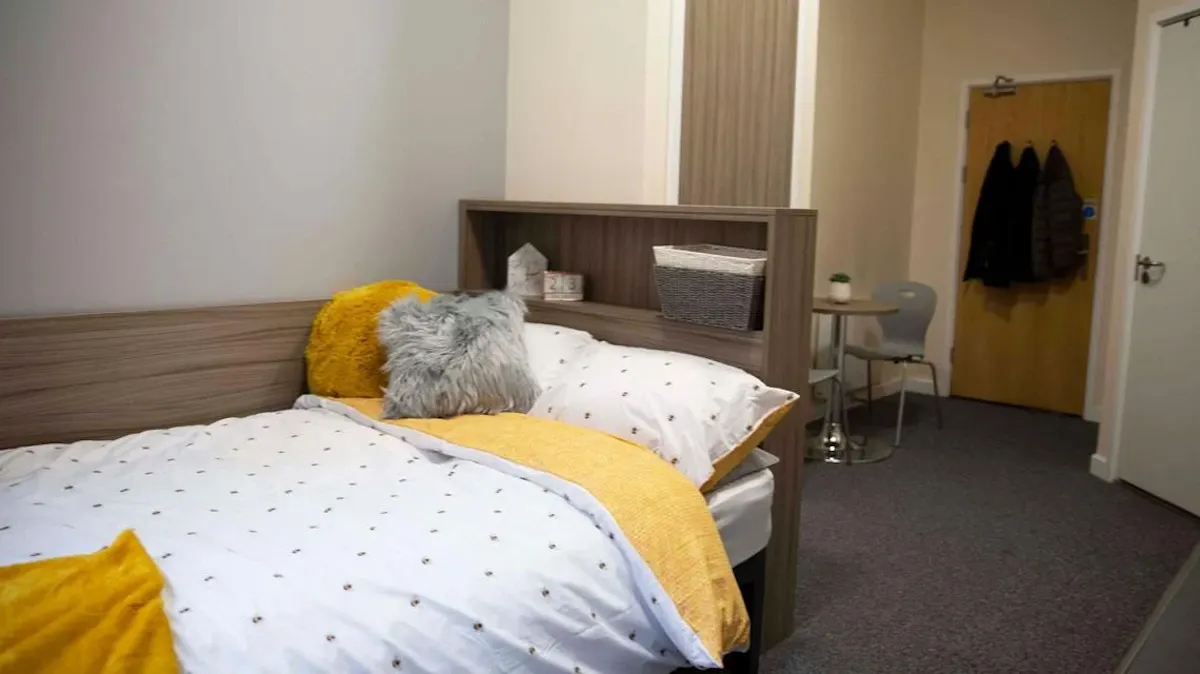 ROOM ROOM
