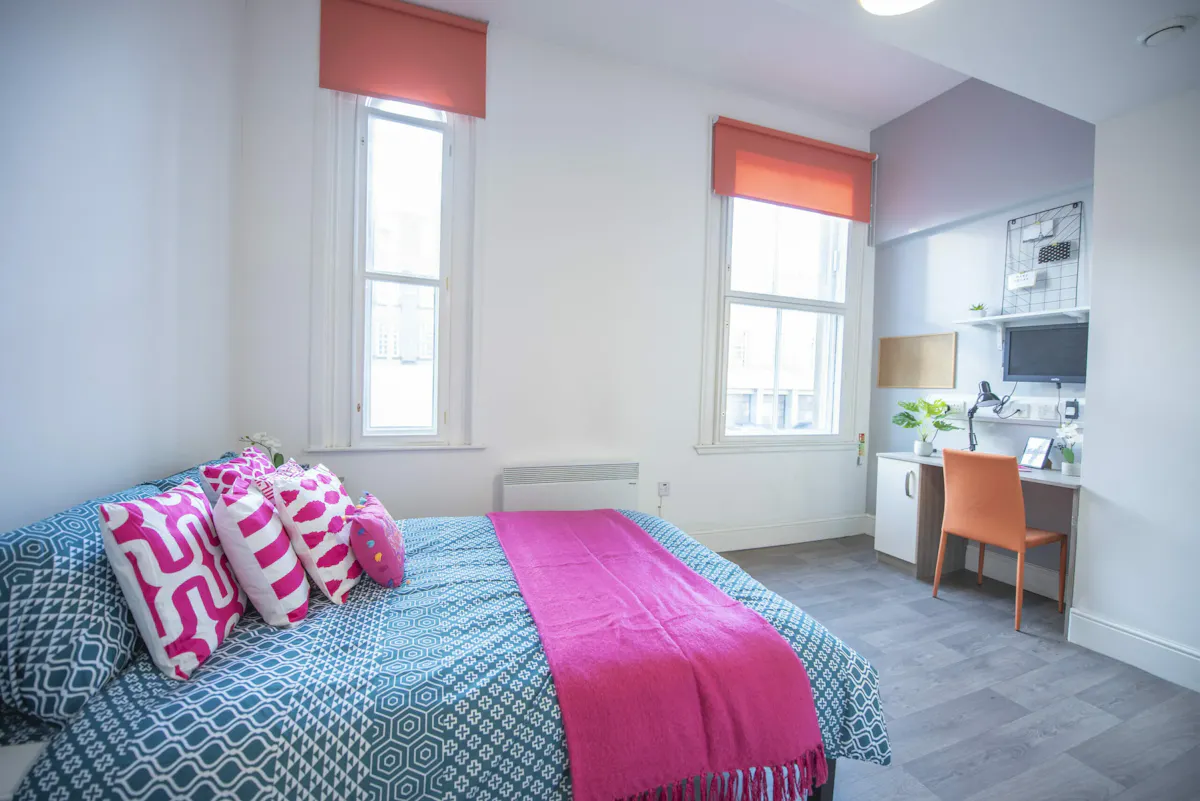 ROOM ROOM