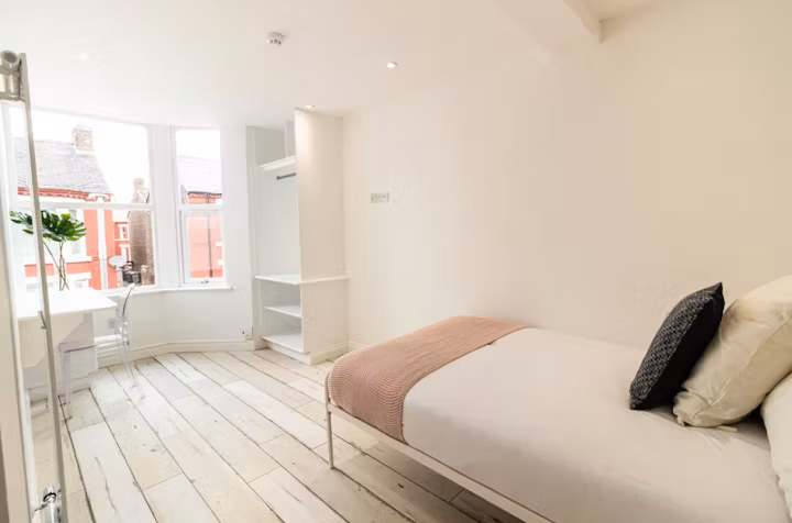 74-woodcroft-road-liverpool-8 bedroom apartment-1