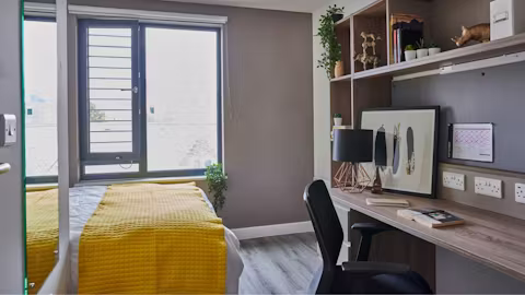 howard-gardens-cardiff-ROOM