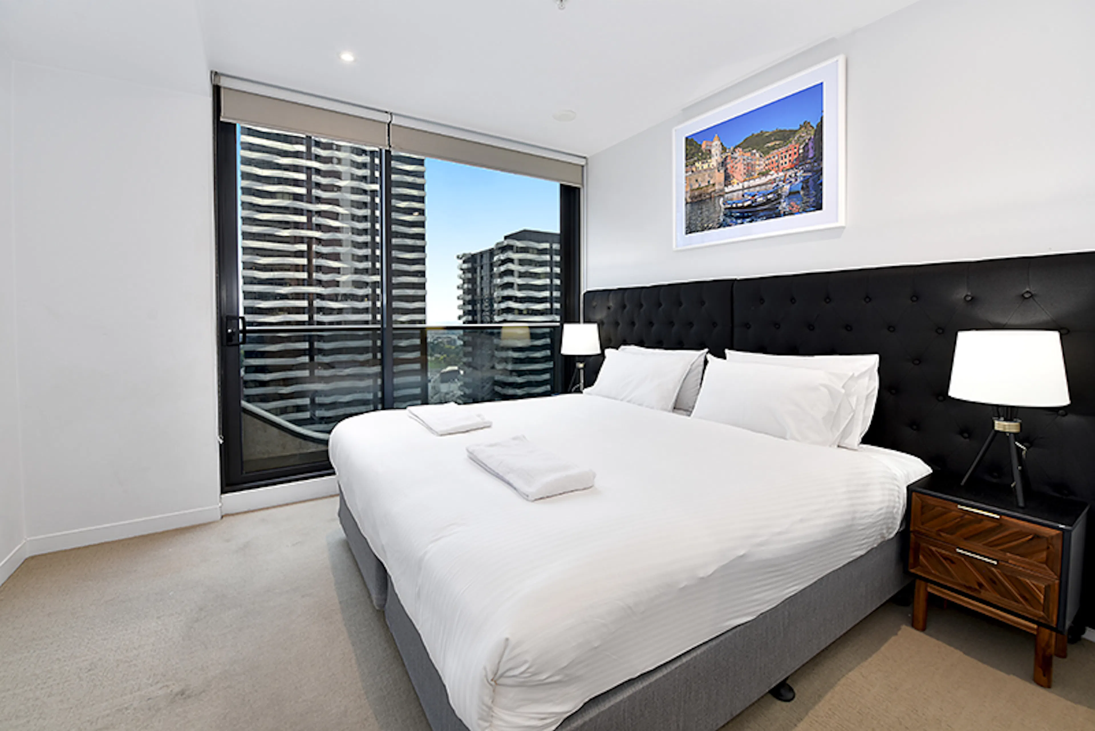 2 Bedroom, 2 Bathroom Apartment ROOM 1