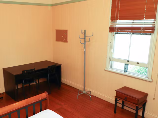 8-normanby-tce-kelvin-grove-brisbane-Standard Room-1