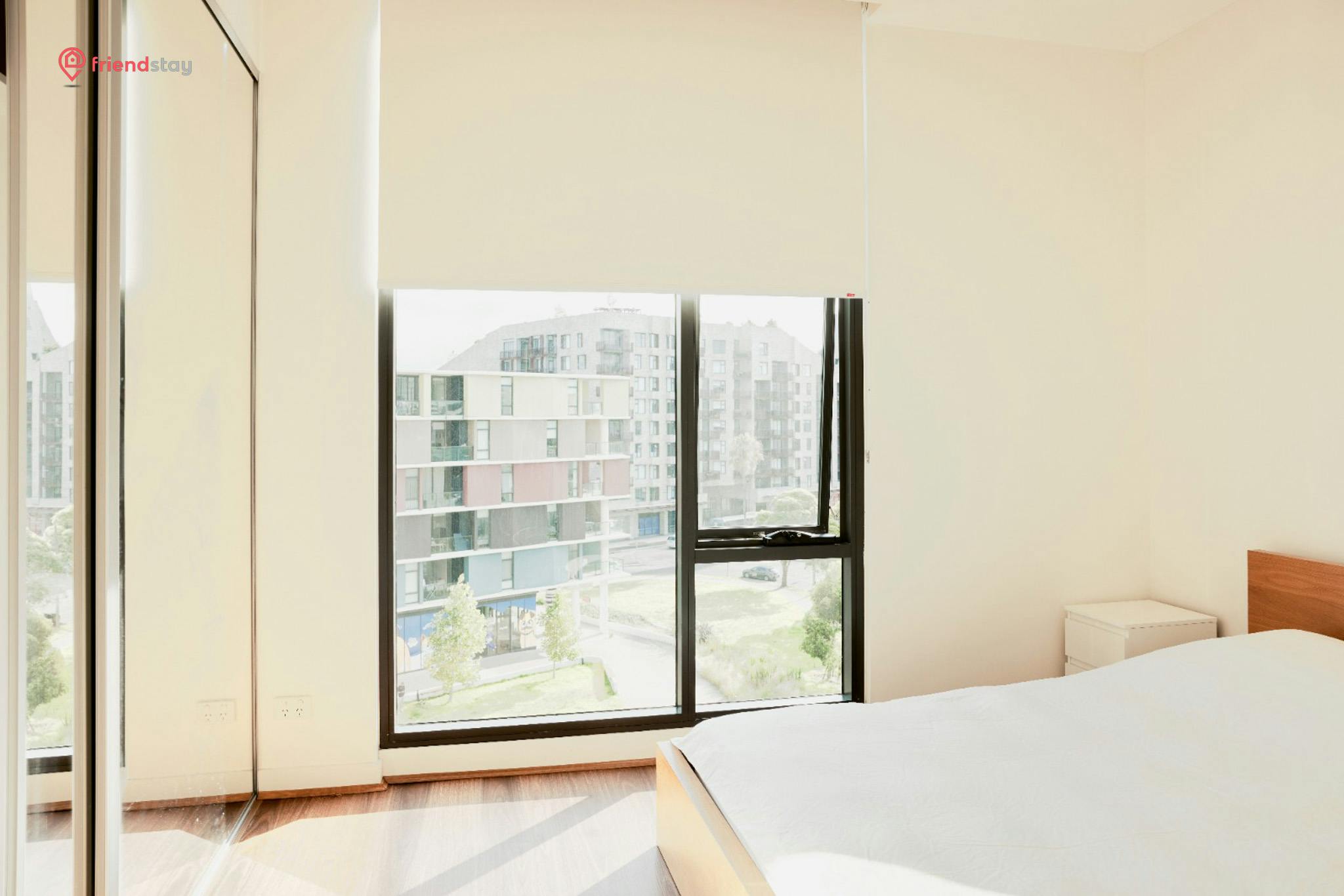 1-link-road-sydney-Master Room (Bathroom Outside)