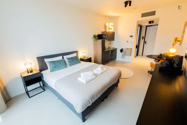 Studio room image 1