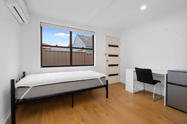 Single Room room image 2