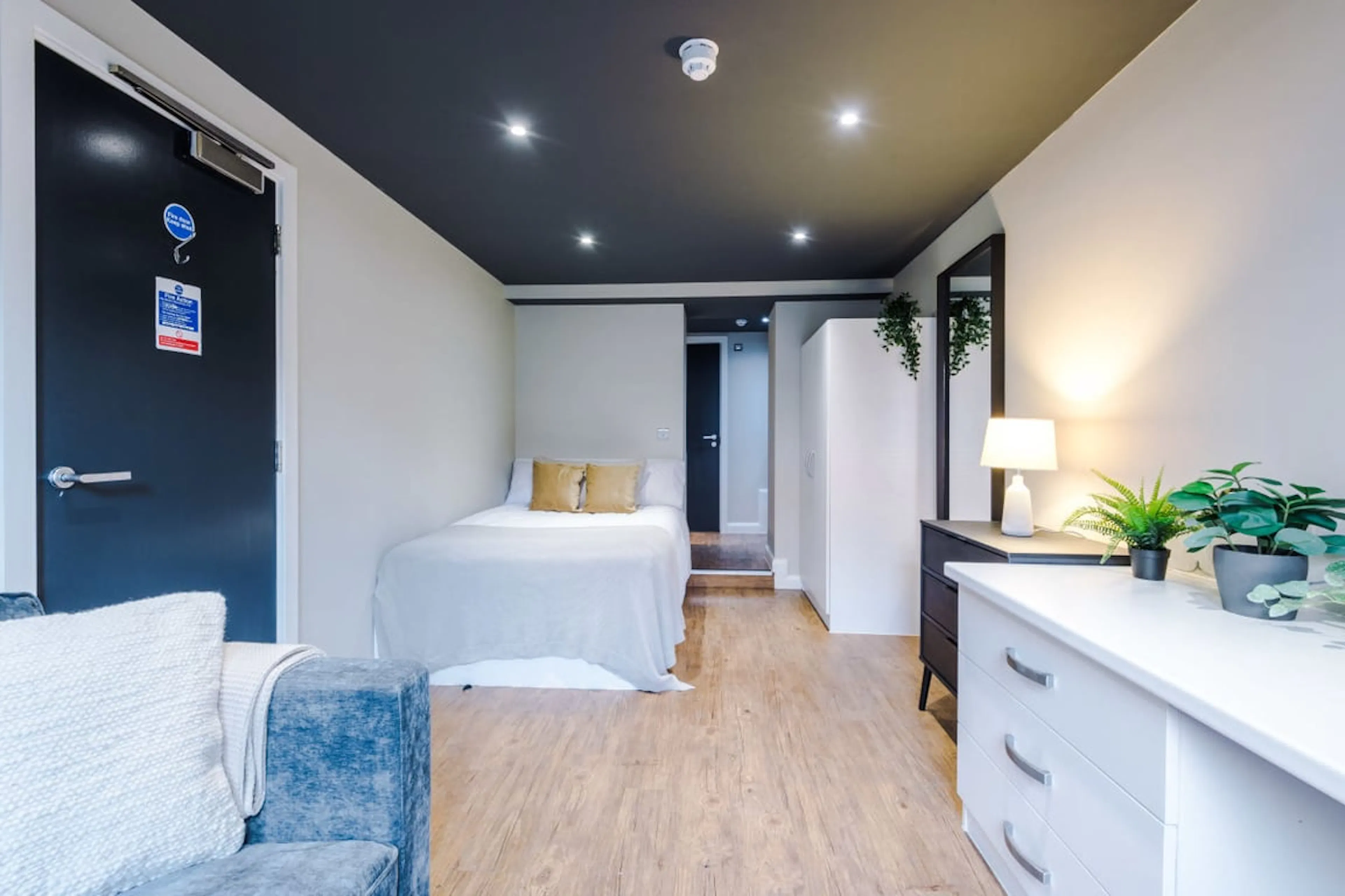 1 Bed Apartment ROOM 1