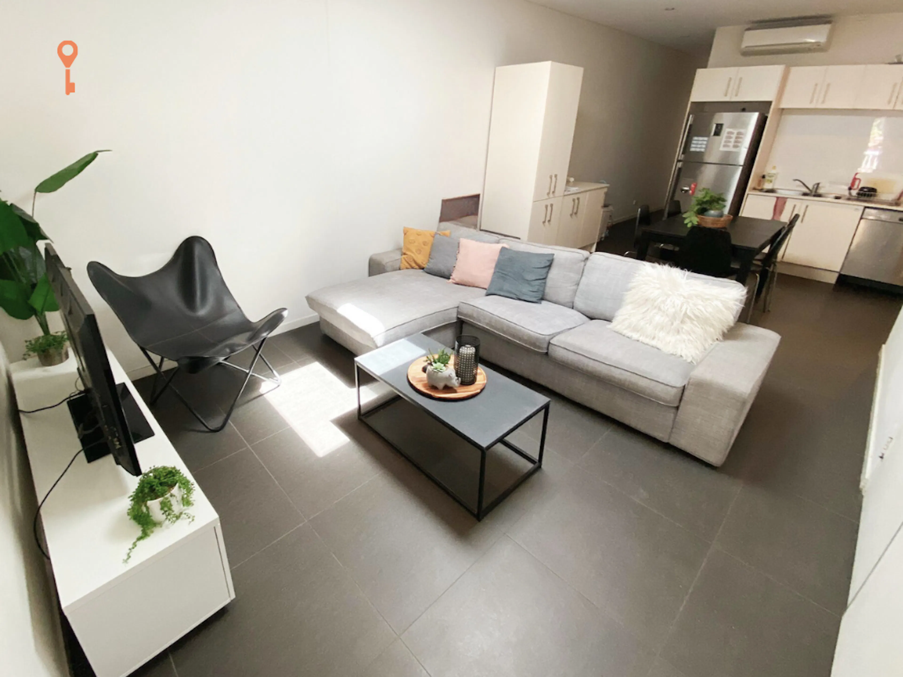 Single bedroom in 4-bedroom 2 bathroom apartment. KITCHEN 2