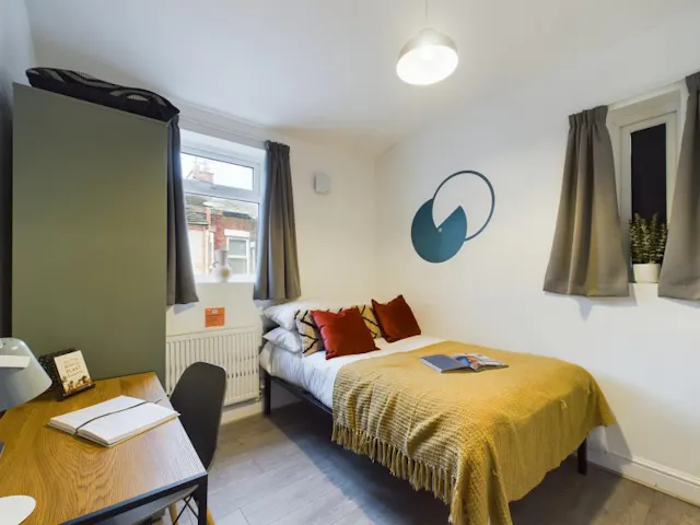 4 Bed Apartment room image 1