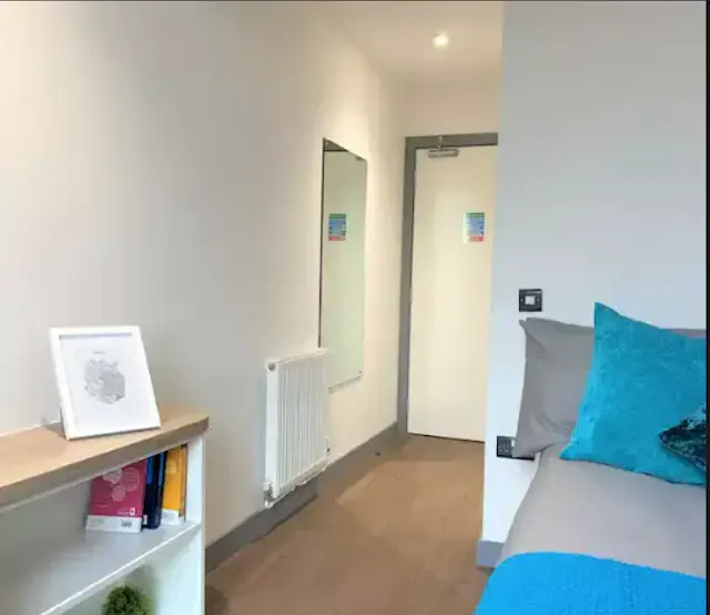 Ensuite Bronze - City View room image 2
