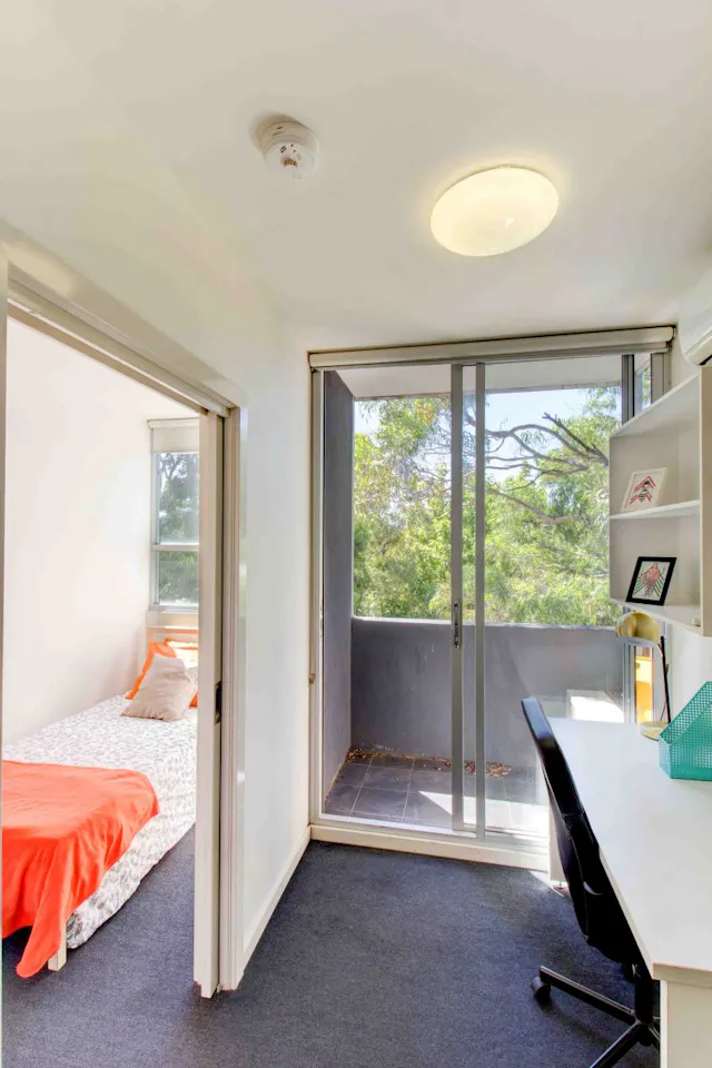 Large 1 Bedroom with Balcony room image 2