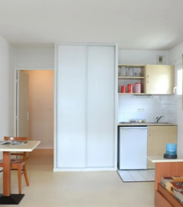 Studio room image 1