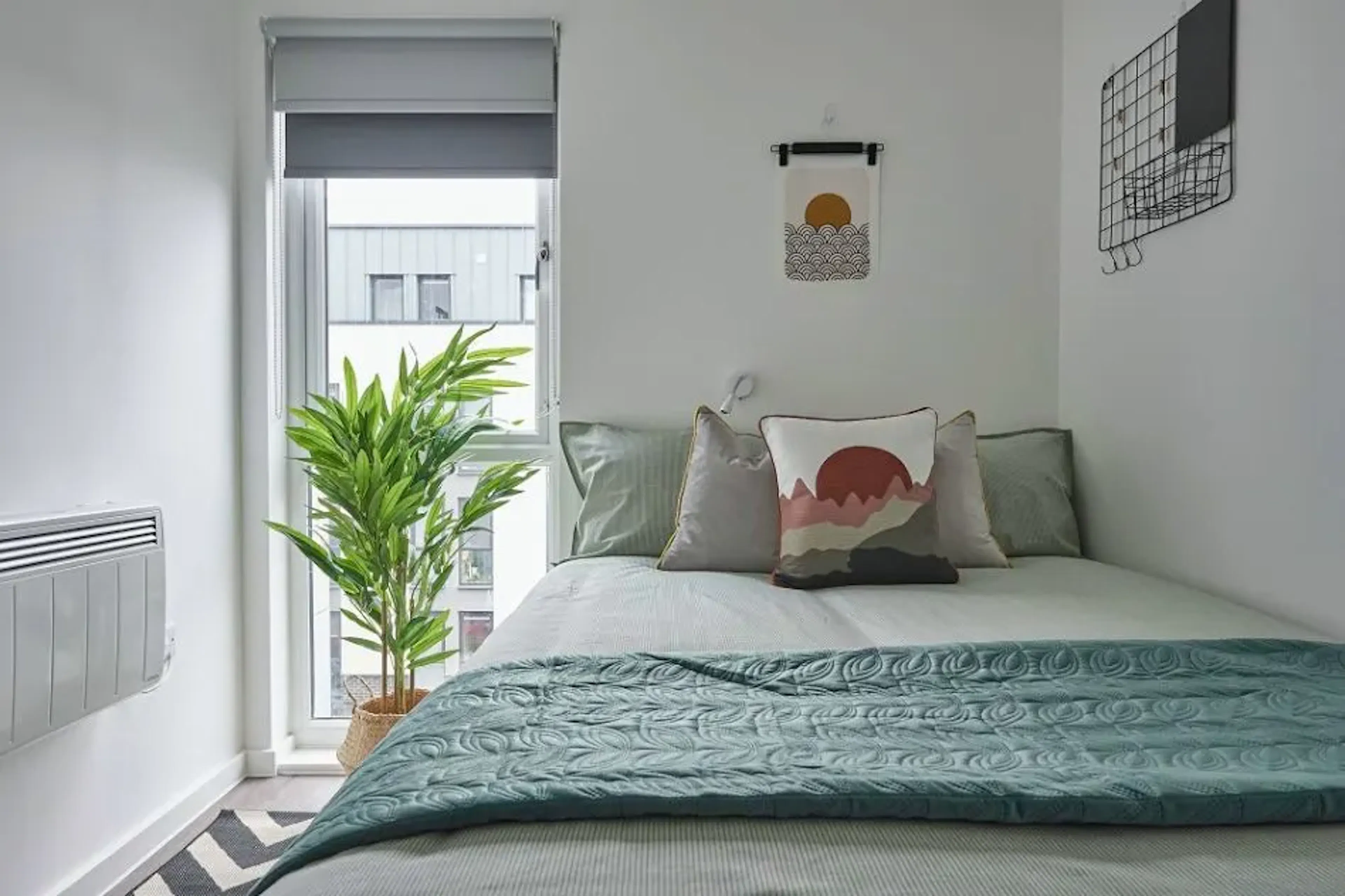 6 Bed En-suite - Courtyard View ROOM 2