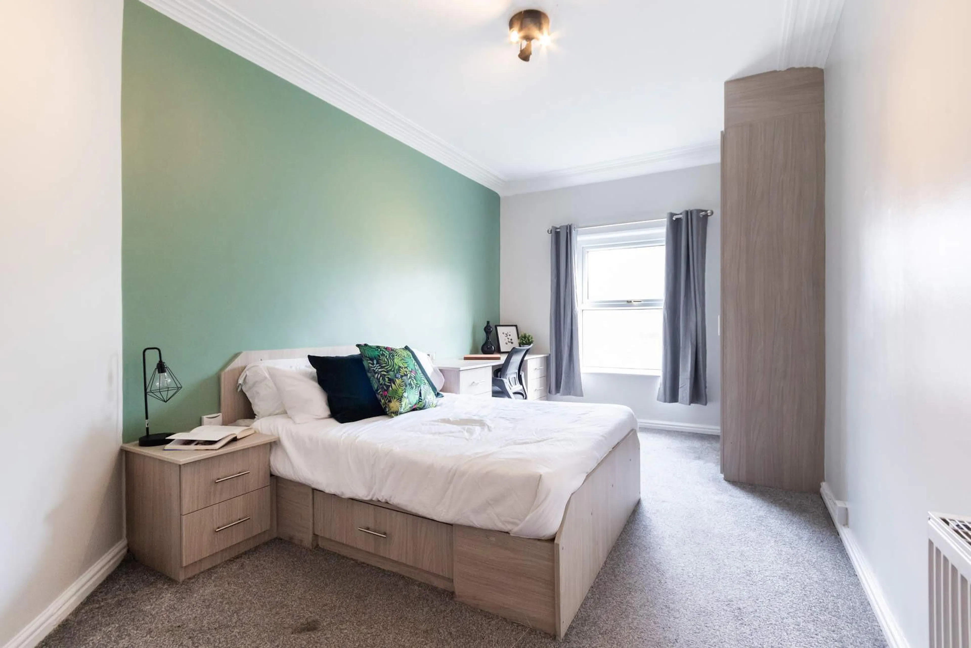 5 Bedroom Apartment ROOM 1
