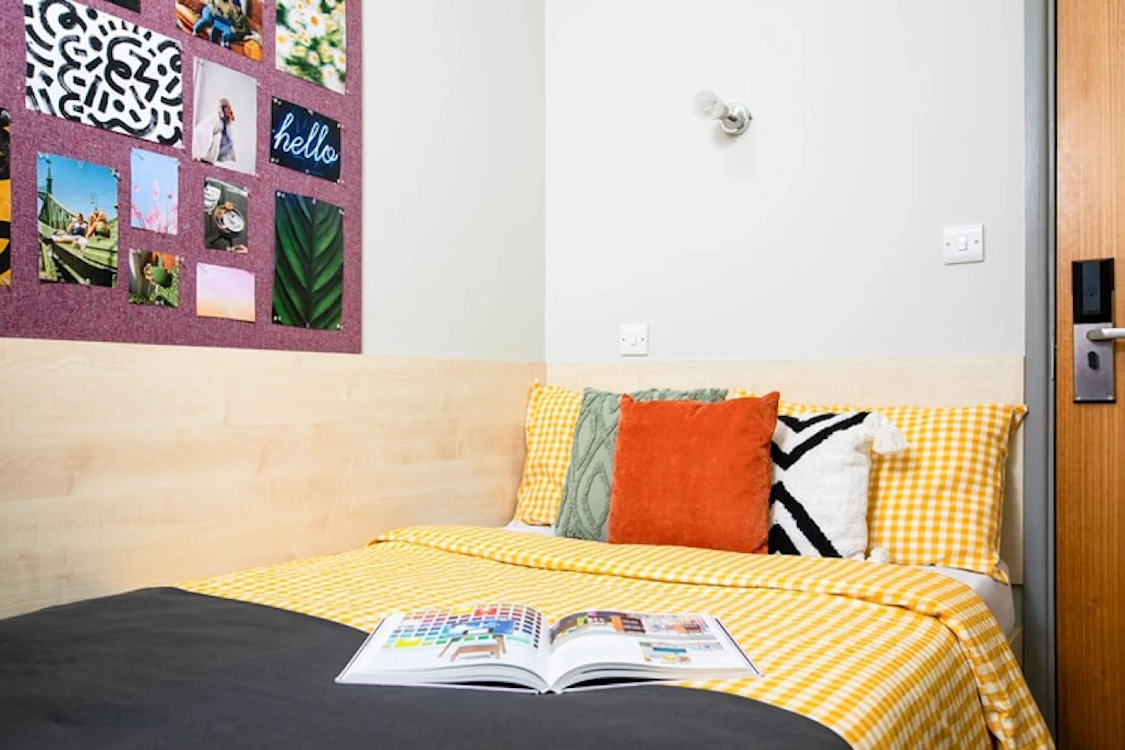 ROOM ROOM 1