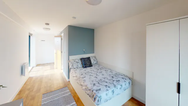 Silver Ensuite room image 8