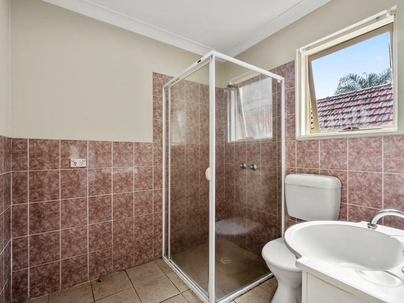 Room 17 bed 2 (Twin / Studio) BATHROOM 1