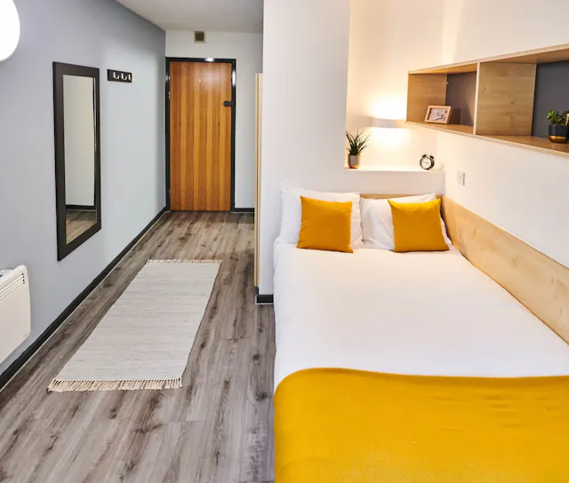Silver En-Suite room image 3