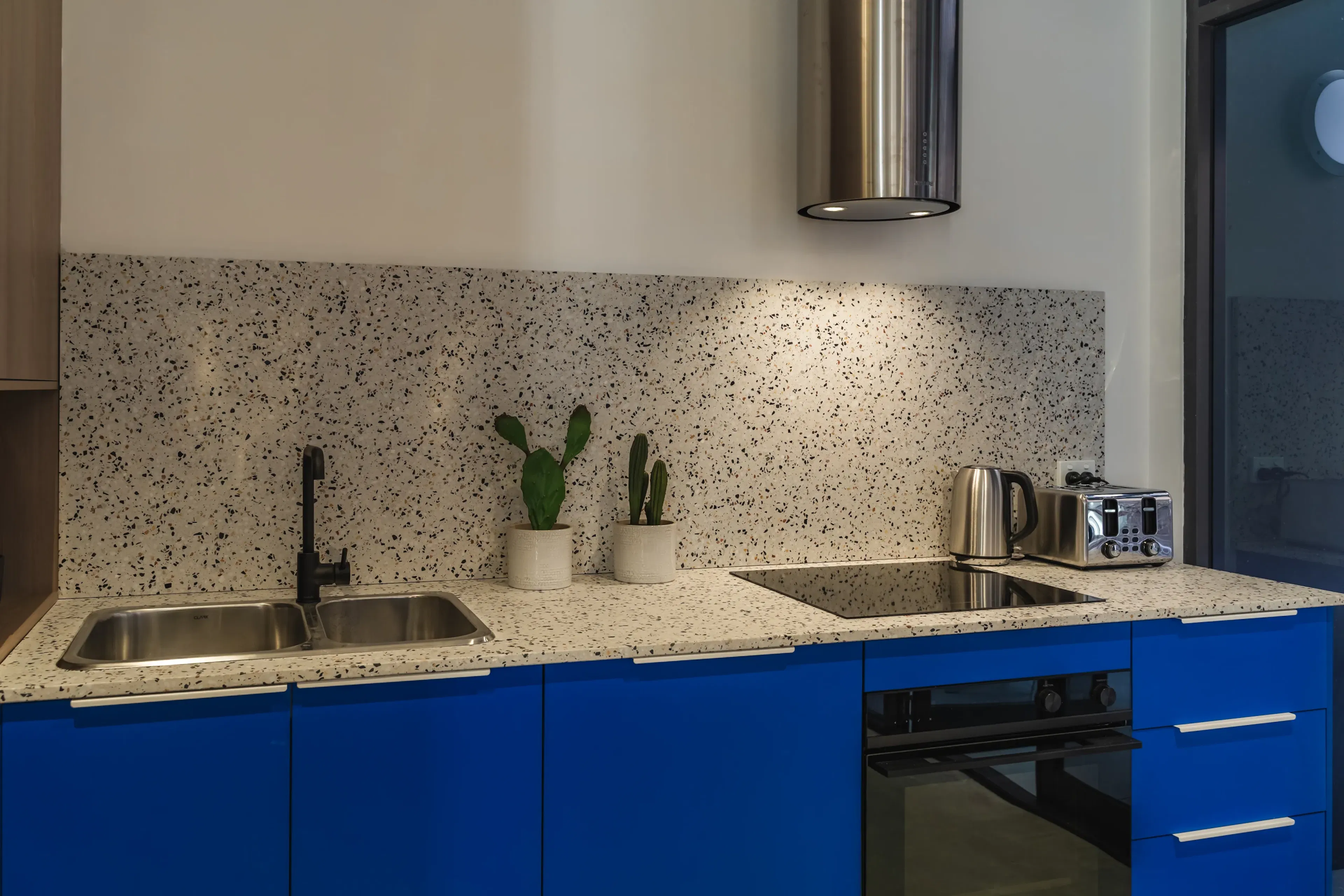 Courtyard Studio KITCHEN 1