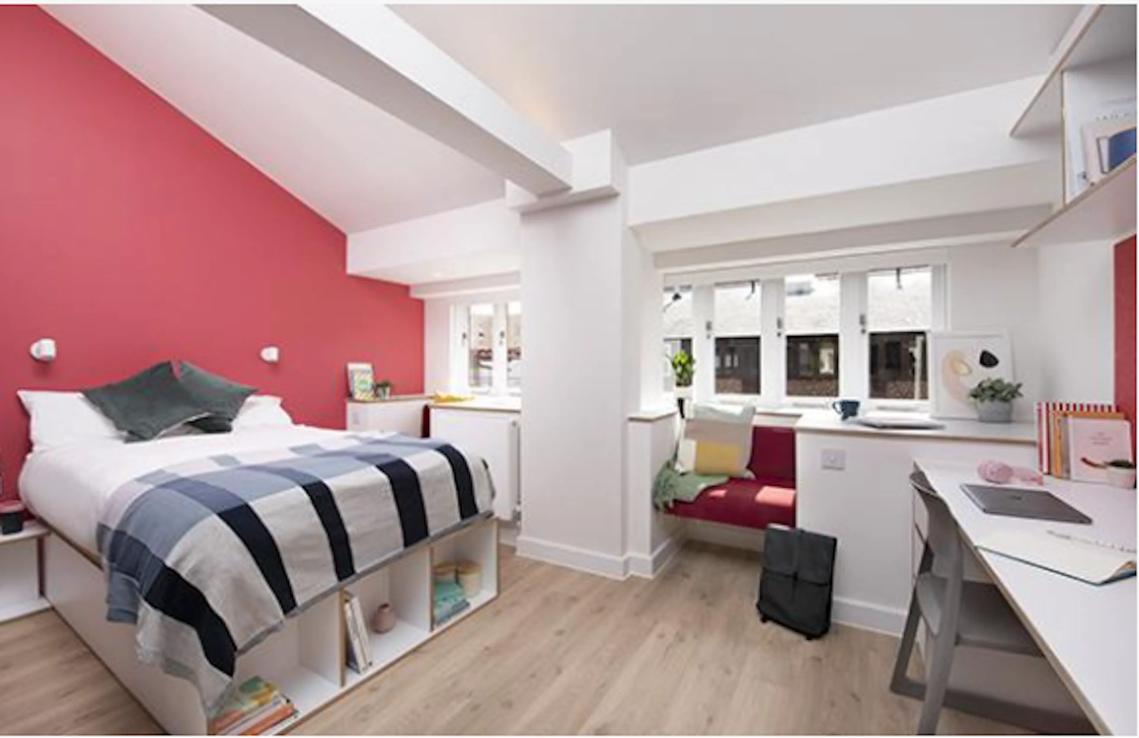 Large Studio ROOM 1