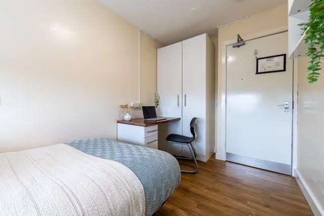 Silver Non Ensuite