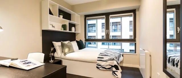 Gold Ensuite Shared Mid Level room image 1