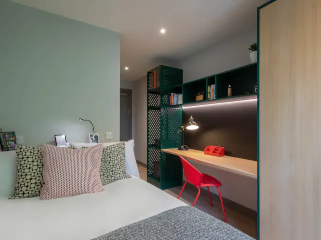 Silver En-Suite room image 3