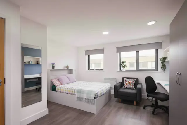 Silver Studio room image 2