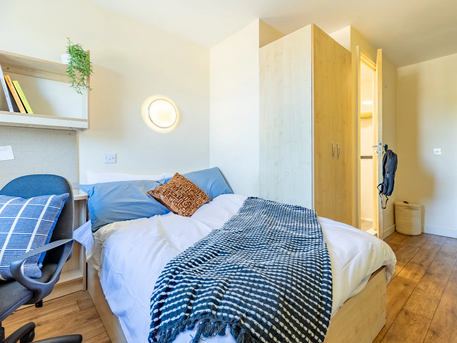 Silver En Suite