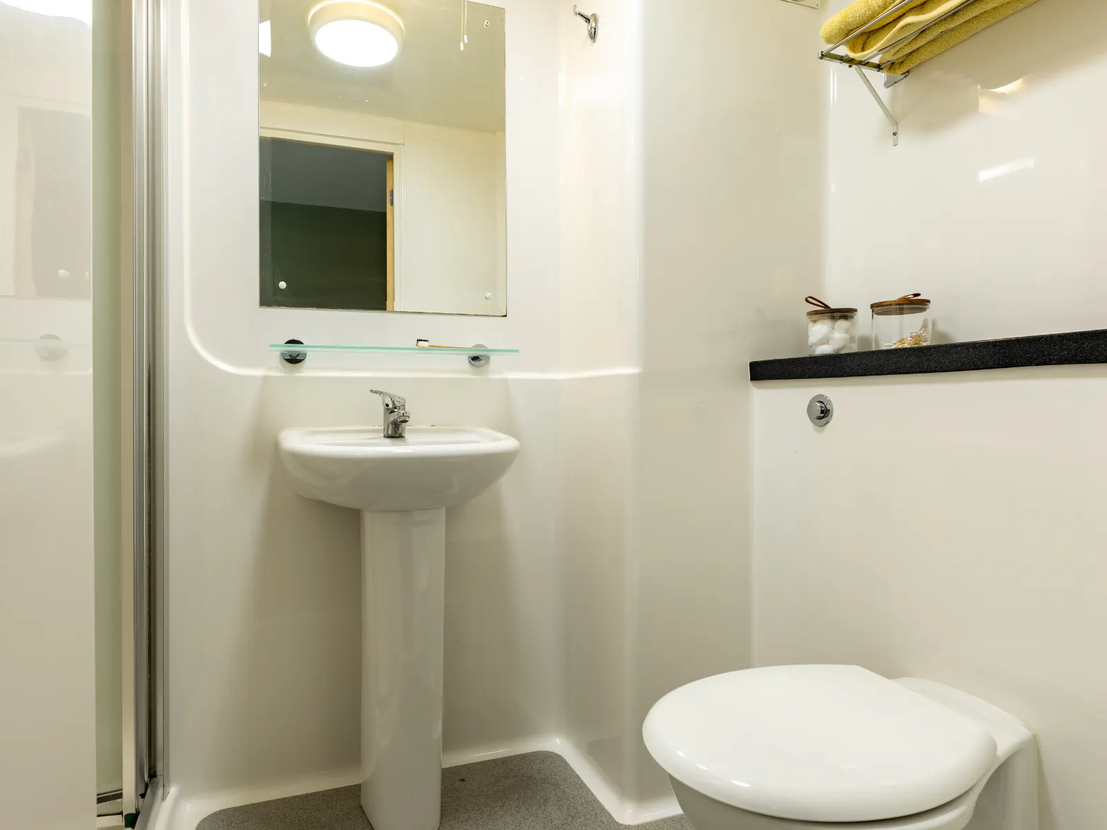 Silver En Suite